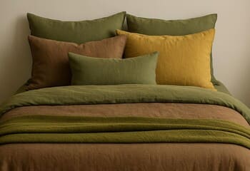 Sonbahar–kış seti: zeytin ve toprak tonları, keten taban