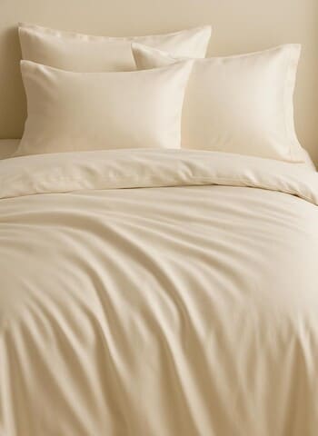 Saten koleksiyonu: fildişi tonunda nazik parlaklık