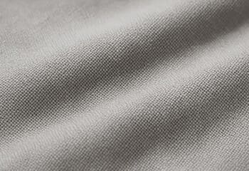 Perkal katman detayı: sık dokuma ve serin mat görünüm