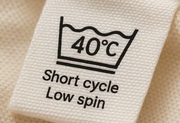 Yıkama 30–40°C etiketi: kısa program, düşük devir
