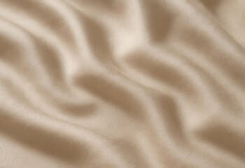 Saten yıkama: nazik parlaklığın dengeli görünümü